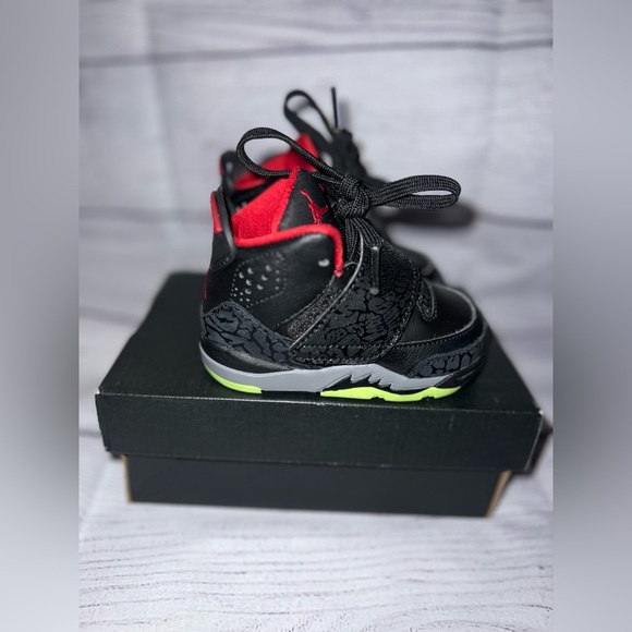 Air Jordan “Son Of Mars” Toddler Boys💙Gently worn. Like NEW! Limited Edition! - Picture 3 of 13